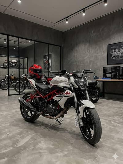 Benelli TNT 150i