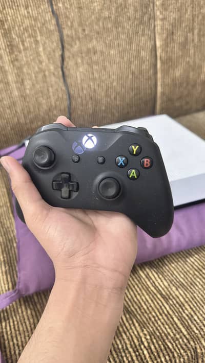 Xbox one S (500gb) with gamepass