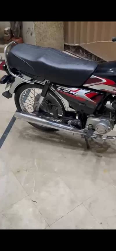 HONDA CD 70 ( Like New)