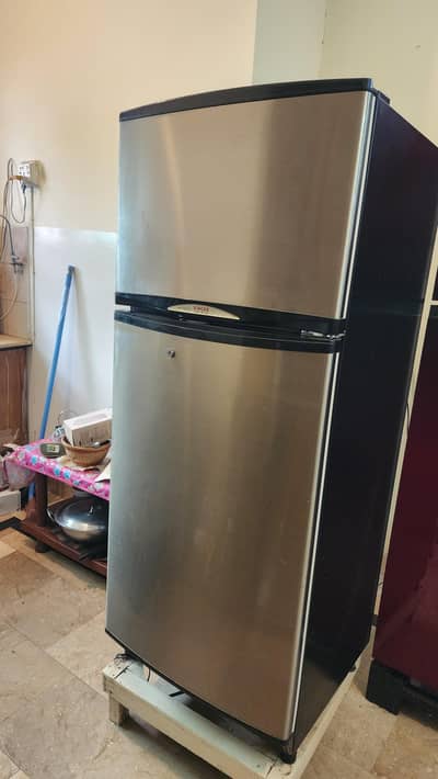Singer Full size Fridge in Excellent Condition