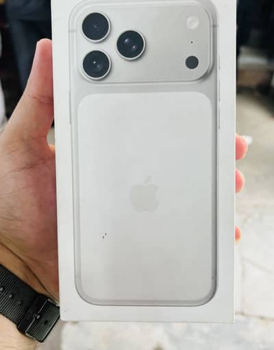 iPhone 17 pro max silver