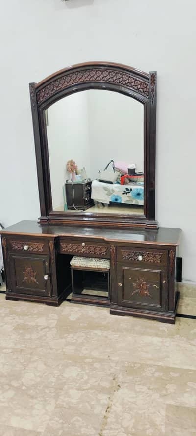 Dressing table in Black Taali
