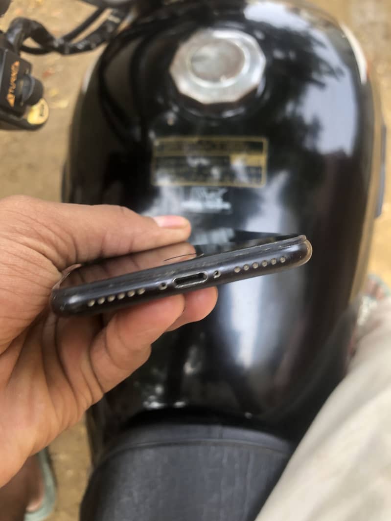 Apple iPhone 7 1
