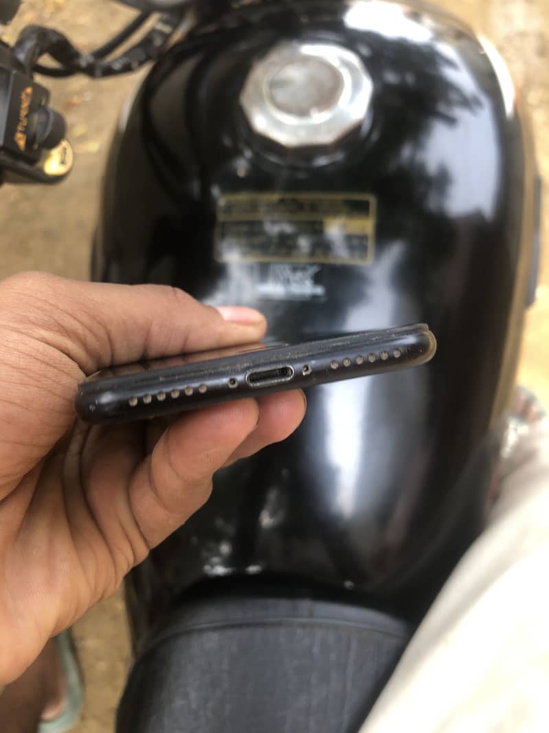 Apple iPhone 7 3