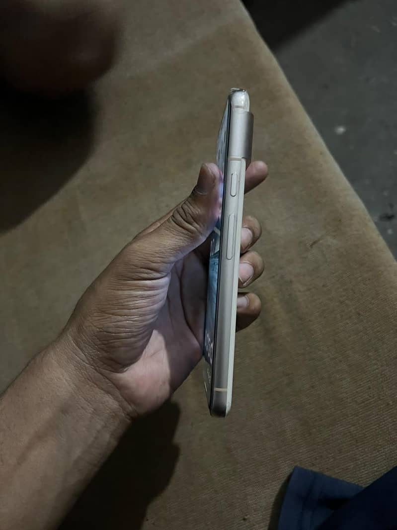 Google Pixel 8 4