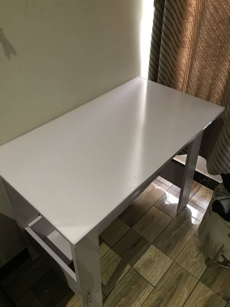 White table 0