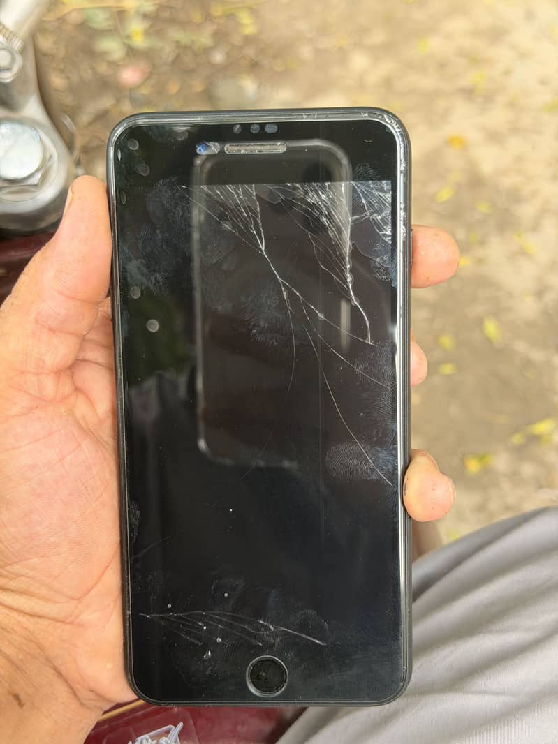 Apple iPhone 7 Plus 11