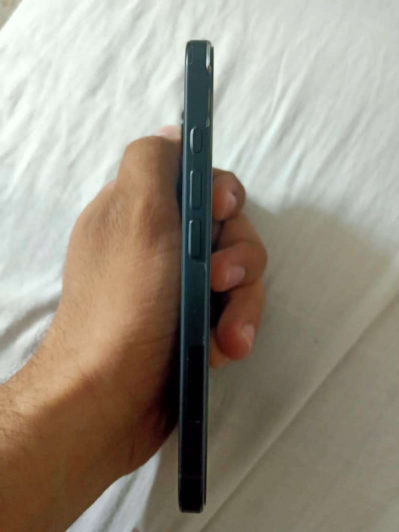 Apple iPhone 16 1