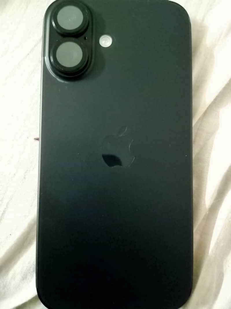 Apple iPhone 16 2