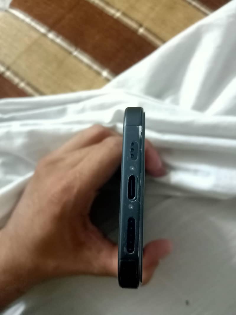 Apple iPhone 16 3
