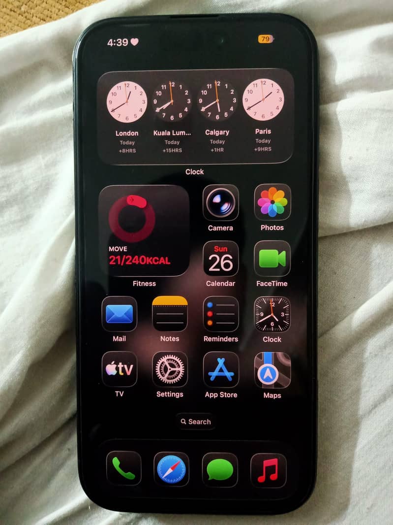 Apple iPhone 16 5