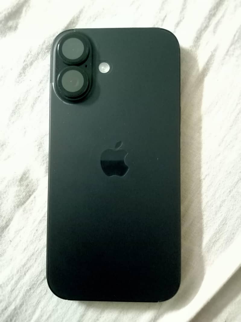 Apple iPhone 16 6