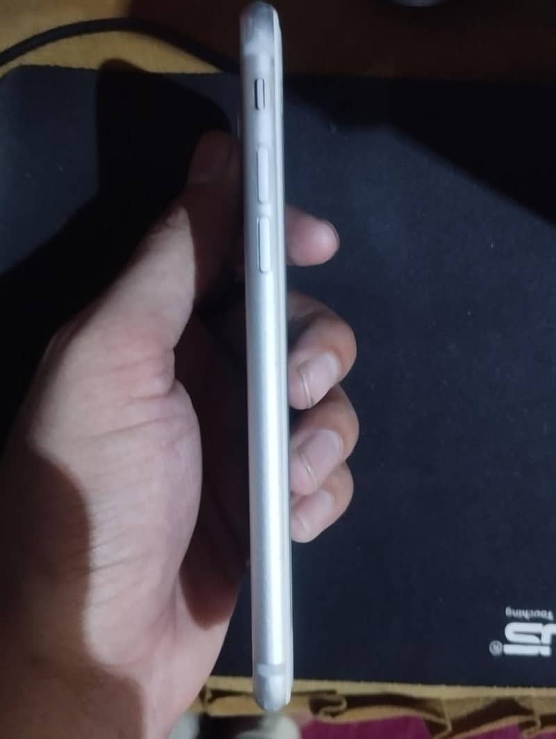 Apple iPhone 7 7