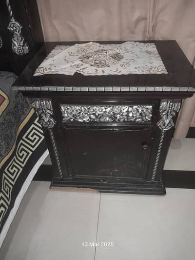 bed set with side tables and dressing