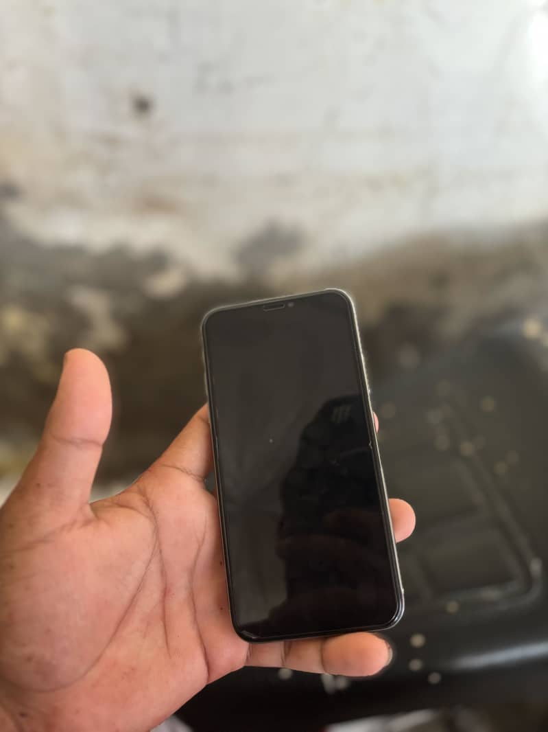 Apple iPhone X 4