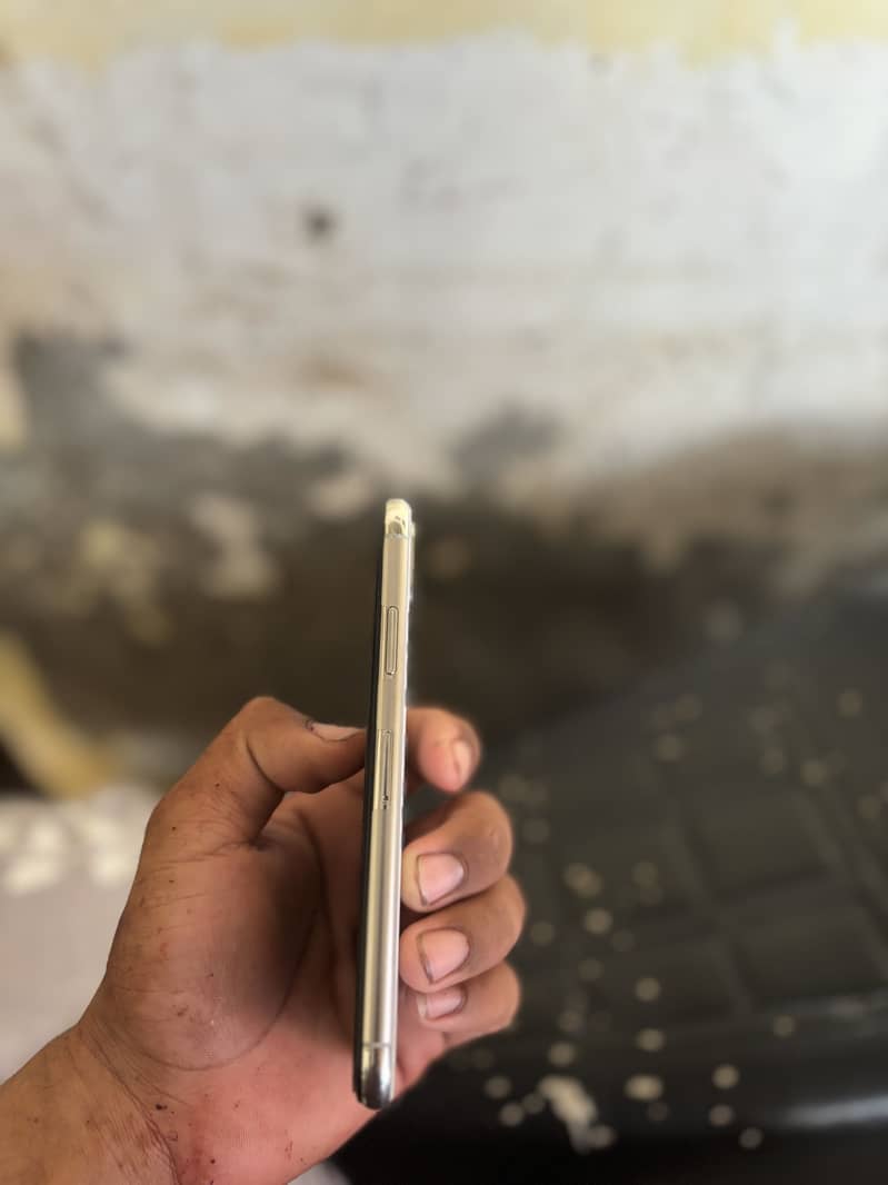 Apple iPhone X 5