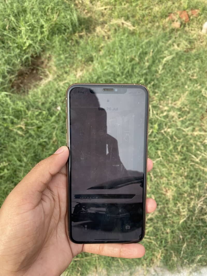 Apple iPhone 11 Pro Max 2