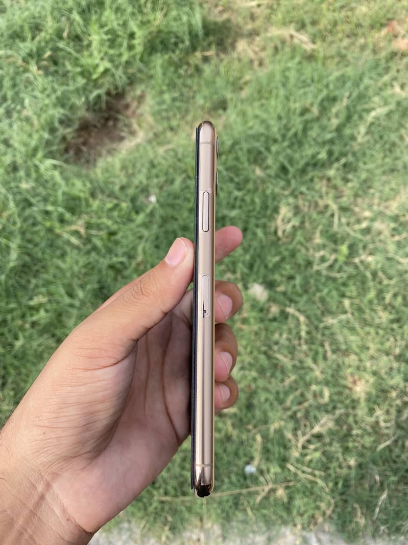 Apple iPhone 11 Pro Max 3