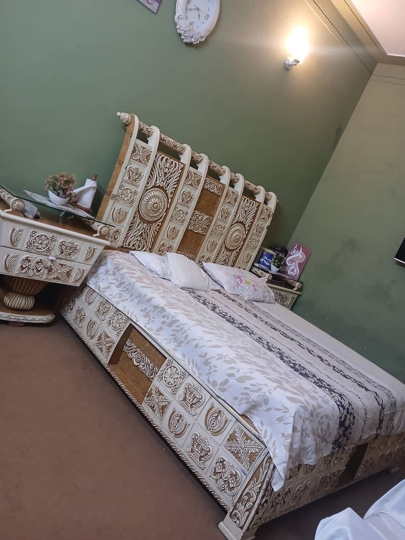 Bed with side table and dressing table 2
