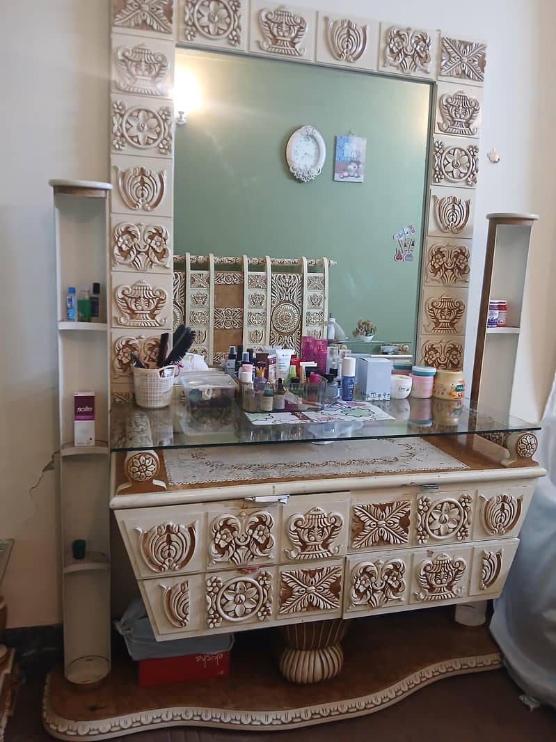 Bed with side table and dressing table 5