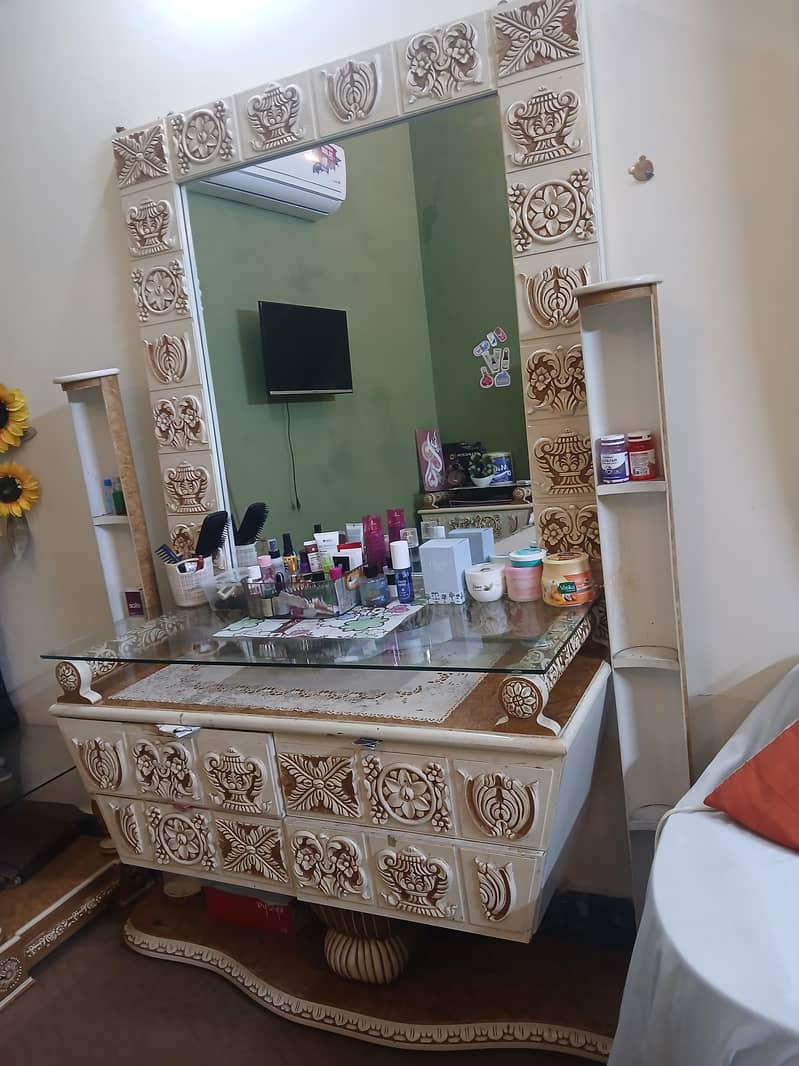 Bed with side table and dressing table 6