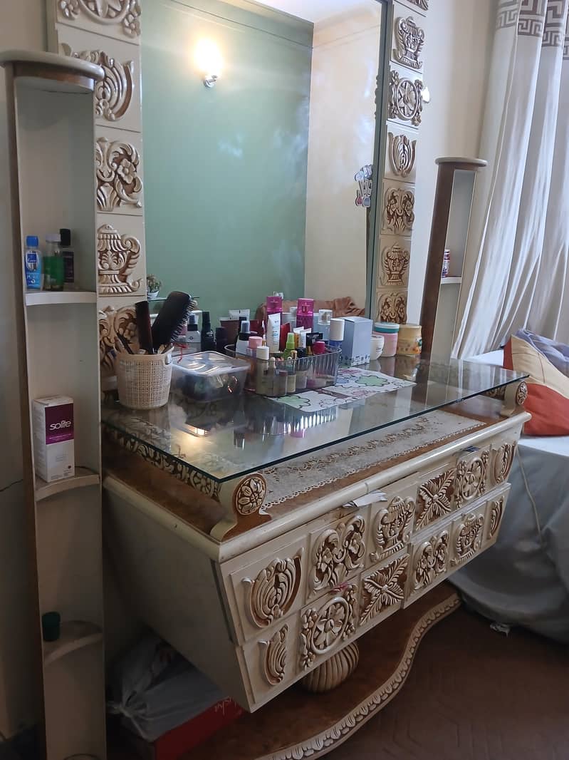 Bed with side table and dressing table 7