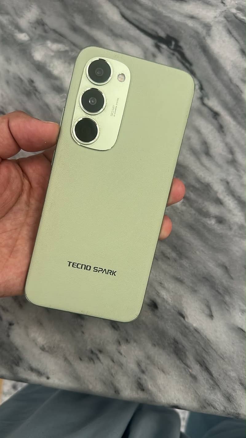 TECHNO Spark 40 pro Plus 1