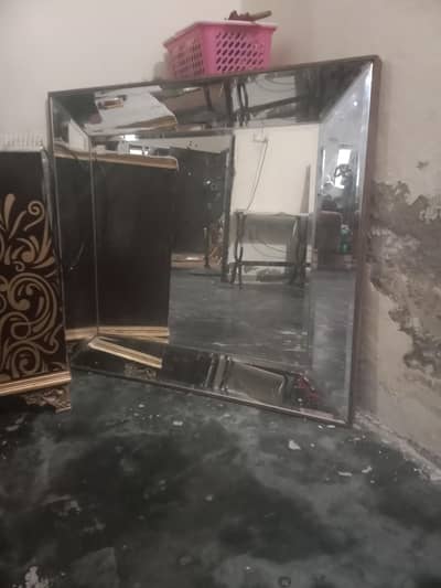 solid frame miror