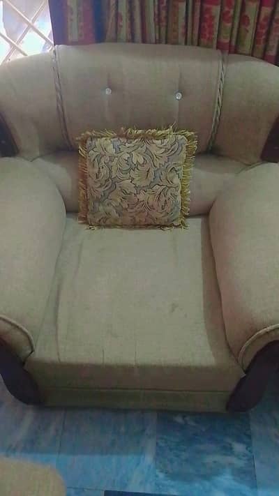 Seven seater Sofa set For Sale