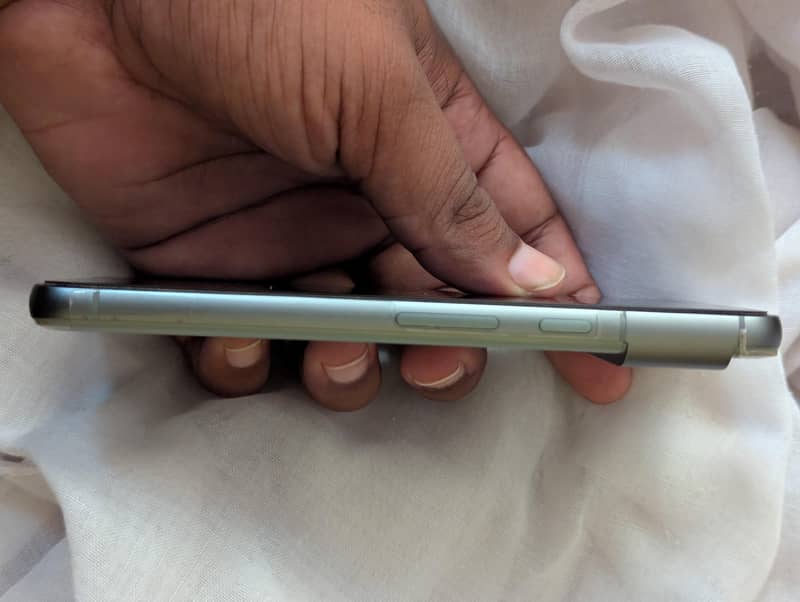 Google Pixel 8 4
