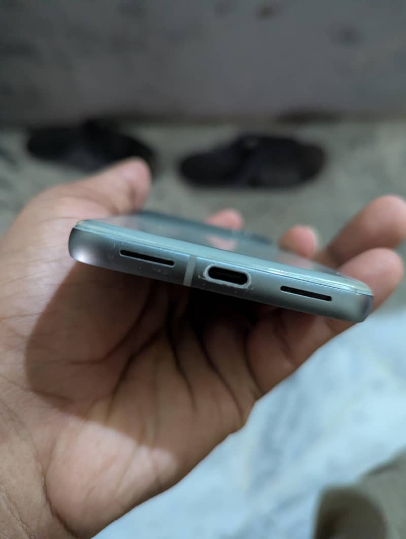 Google Pixel 8 6