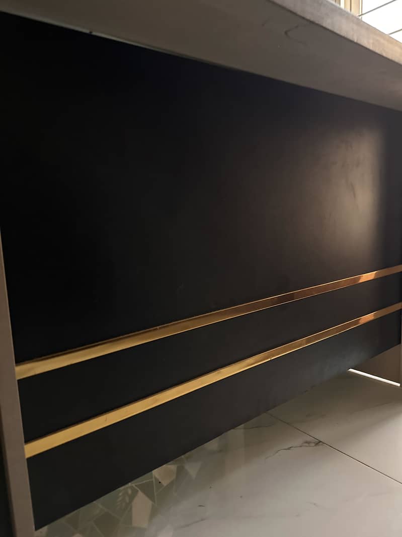 Large Size Table 9/10 condition 1