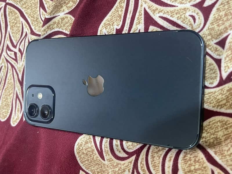 Apple iPhone 12 4