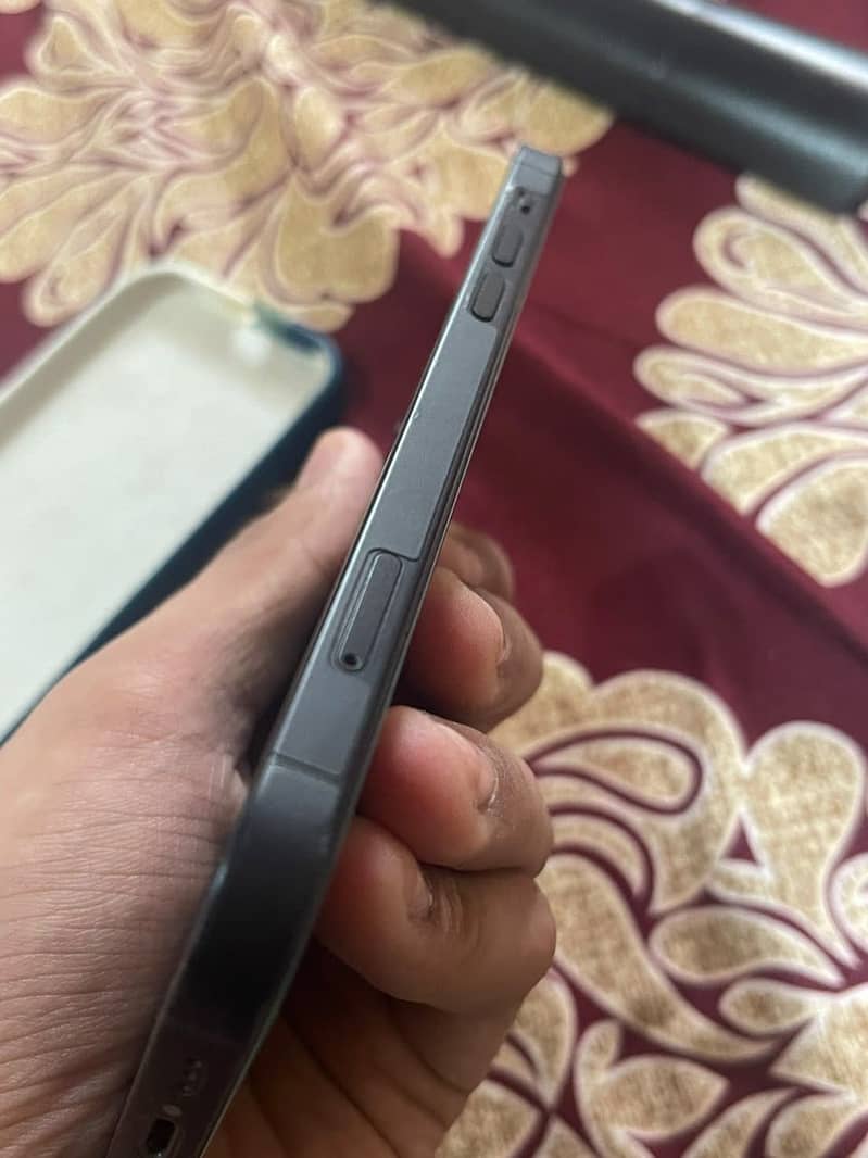 Apple iPhone 12 6