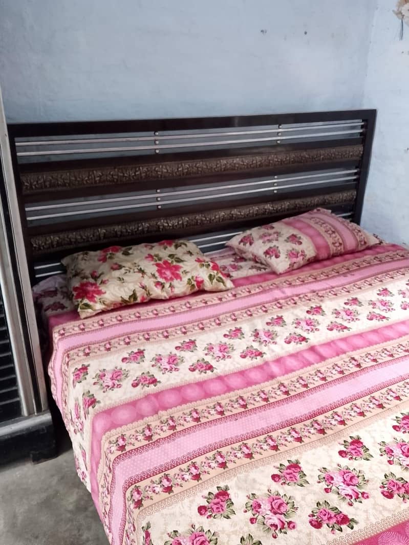 queen size bed 2