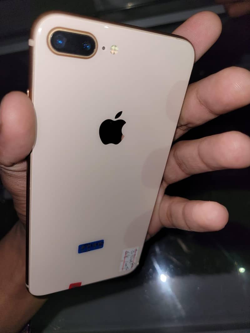 Apple iPhone 8 Plus 1