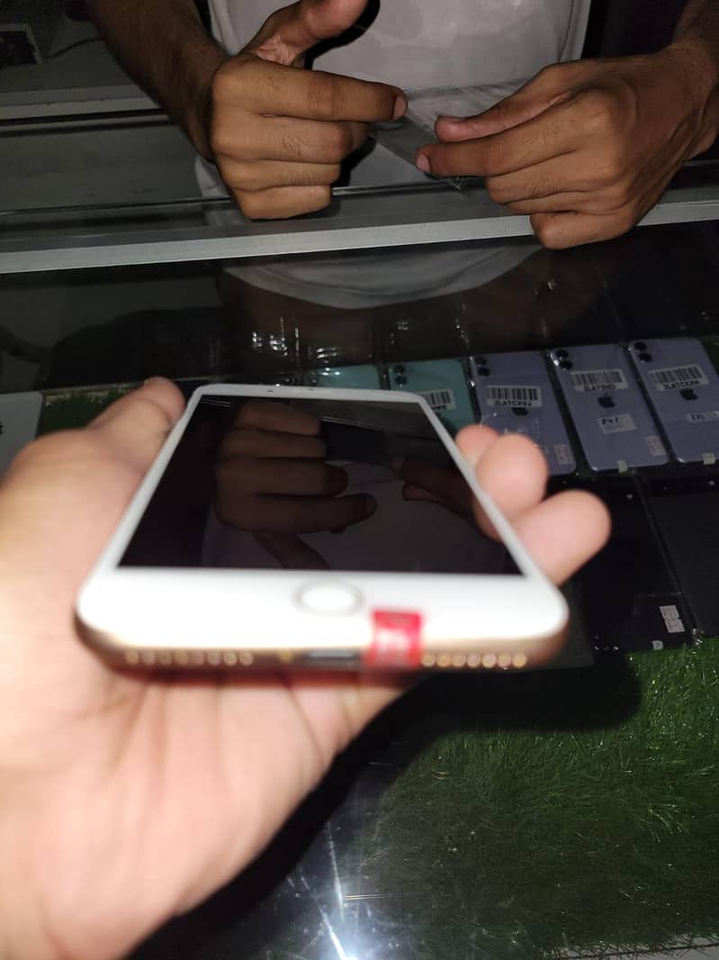 Apple iPhone 8 Plus 3