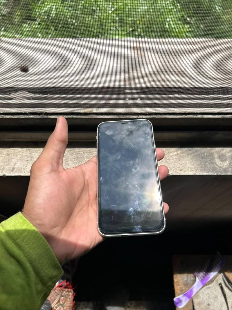 Apple iPhone 11 3