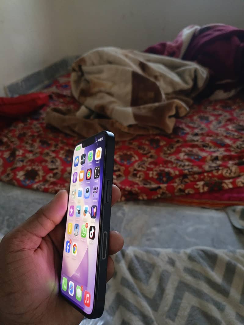 Apple iPhone 13 3