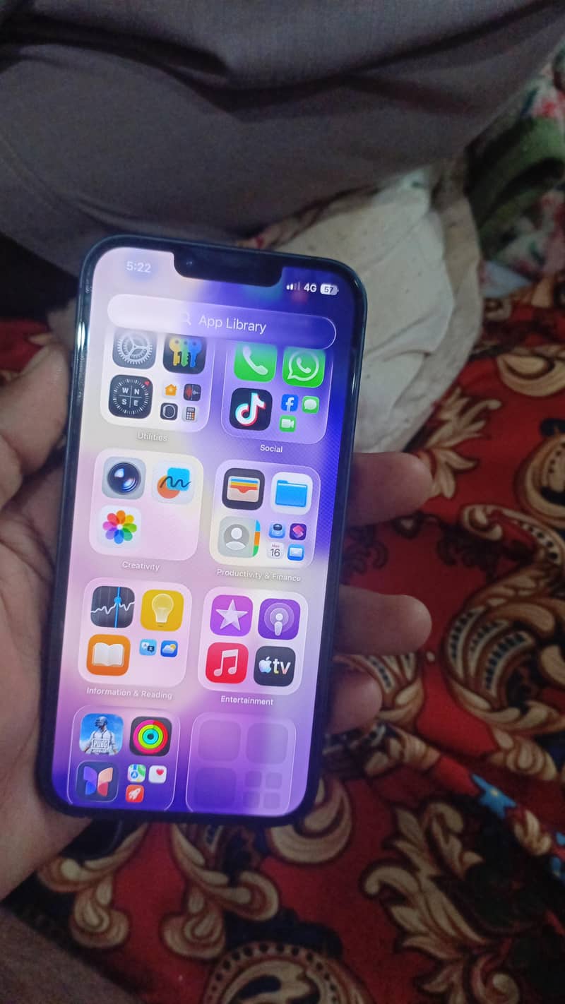 Apple iPhone 13 4