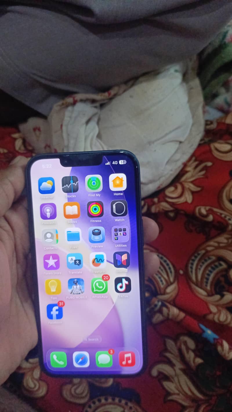 Apple iPhone 13 5