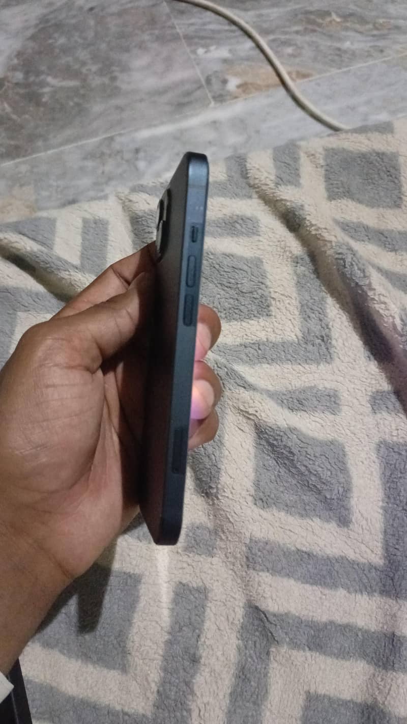 Apple iPhone 13 7