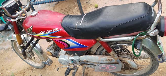 honda cd70 saf ha wash krna wali ha engine ka koi kam nhi