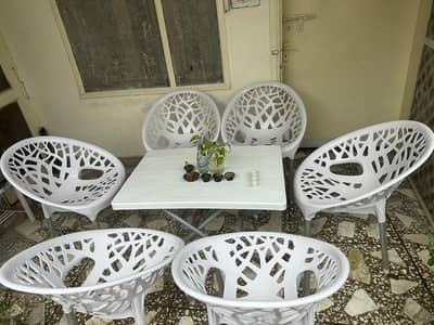 6 plastic chairs and one table