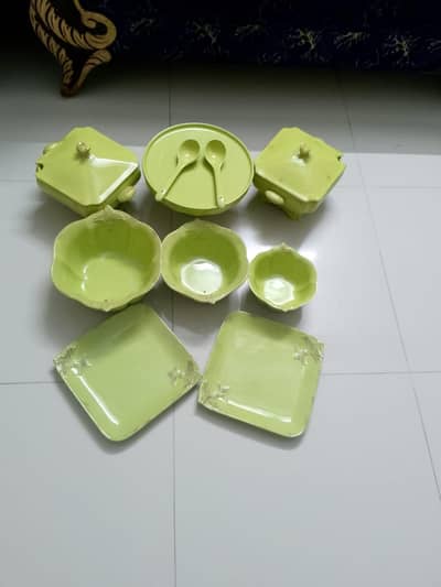 Serving bowls,dishes, and plates