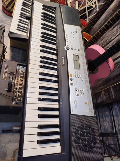 Yamaha PSR E203 digital keyboard