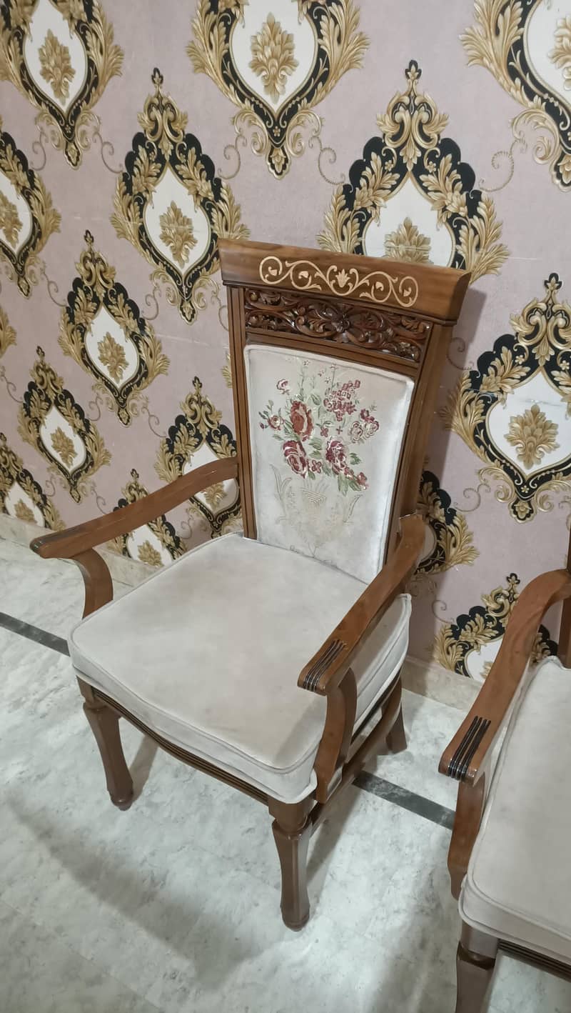 Dining table & chairs 0