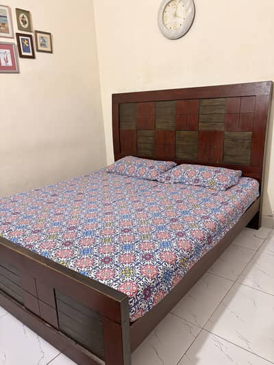 King Size Bed with 2 Side Tables – sheesham Wooden