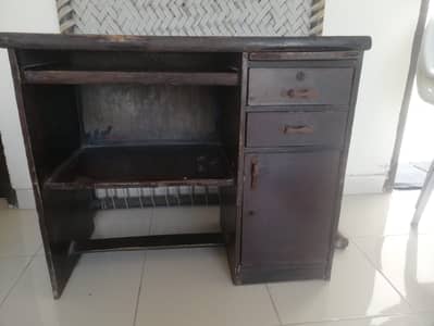 Computer table for sale