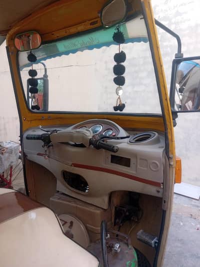 Tez raftar Auto rikshaw